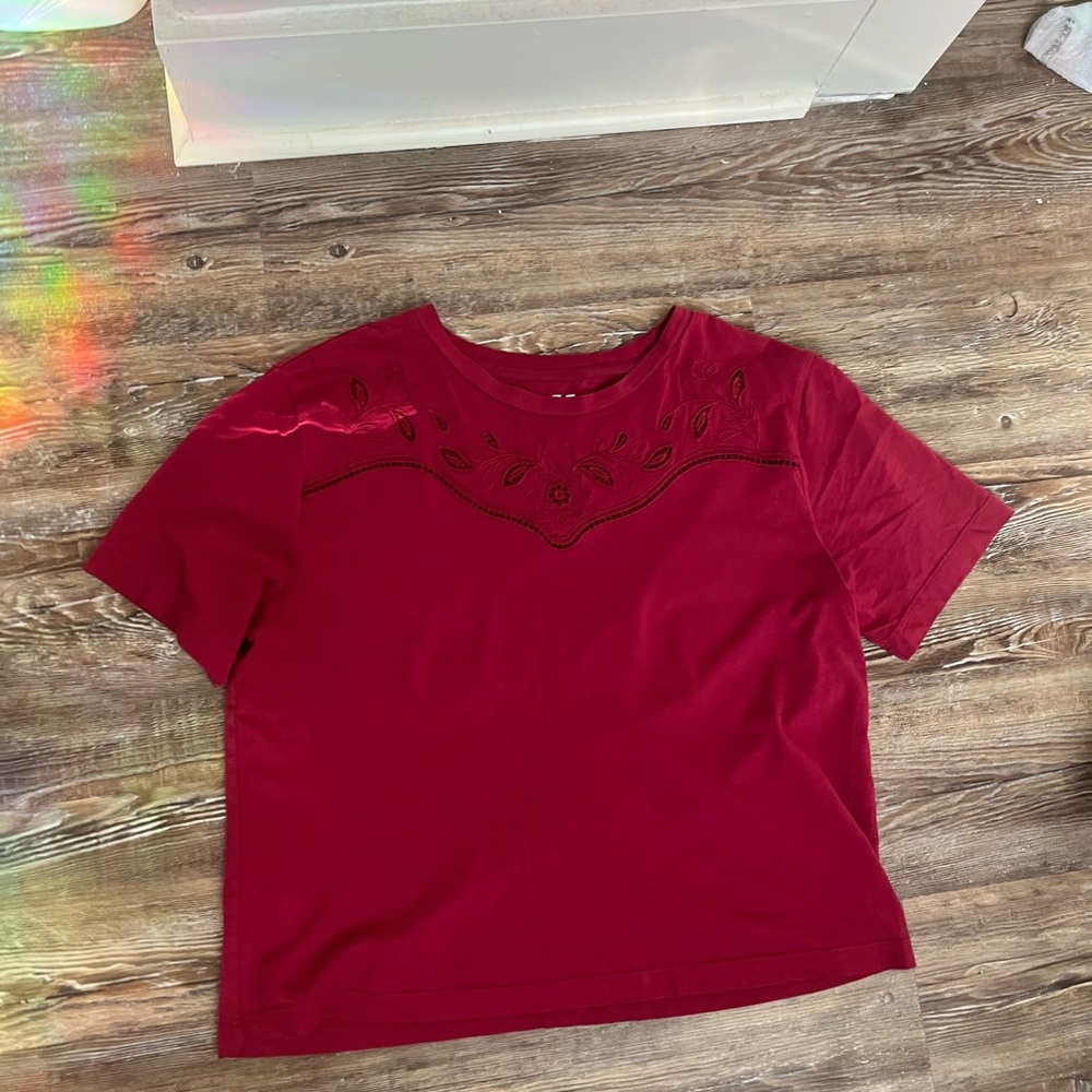 LOFT size M Floral Embroidered cutout Red Women's short sleeve tshirt